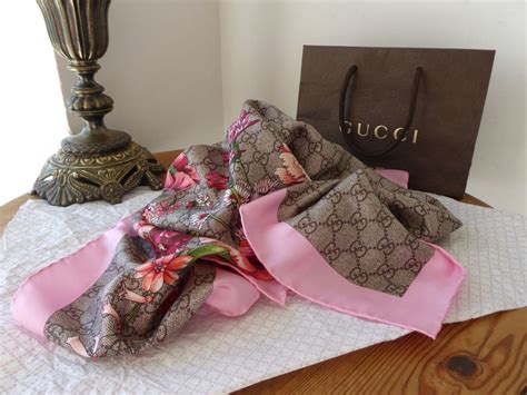 gucci spring bouquet scarf